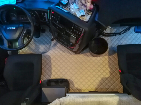 Dywanik Pikowany IVECO STRALIS HI WAY AUTOMAT od 2013 BEŻ - obrazek 3