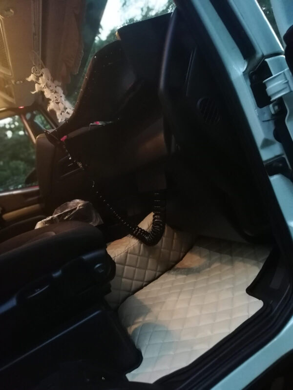 Dywanik Pikowany IVECO STRALIS HI WAY AUTOMAT od 2013 BEŻ - obrazek 4